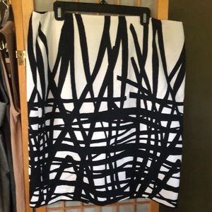 Lined graphic white and Black skirt - back zip and slit